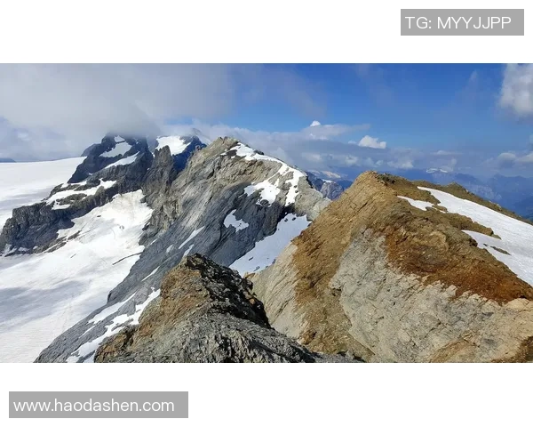 刘娜独家分享攀岩心得与技巧助你征服高峰挑战自我极限